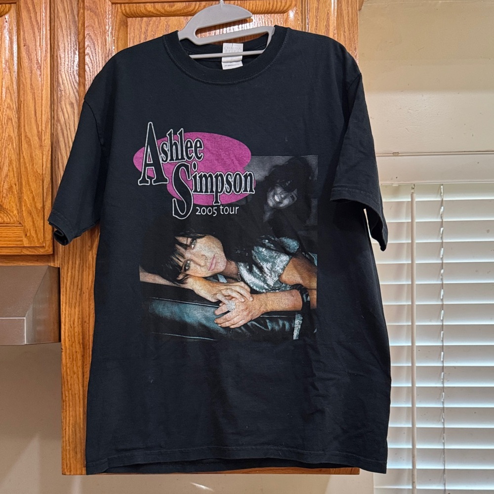 UNISEX OG “Ashlee Simpson” 2005 Tour Tee size MEDIUM (38-40)